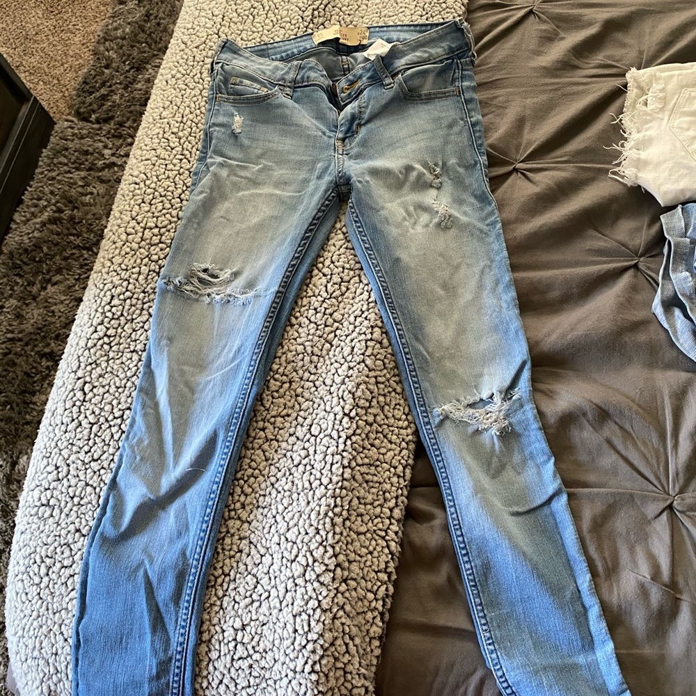 Hollister distressed skinny jeans size 0